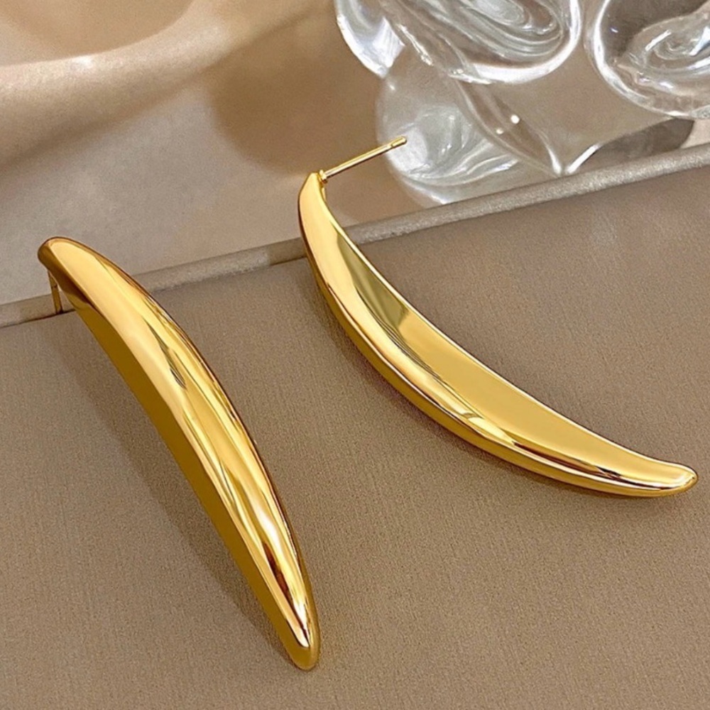 Goldtone drop earrings